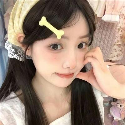 9顶假发的女孩